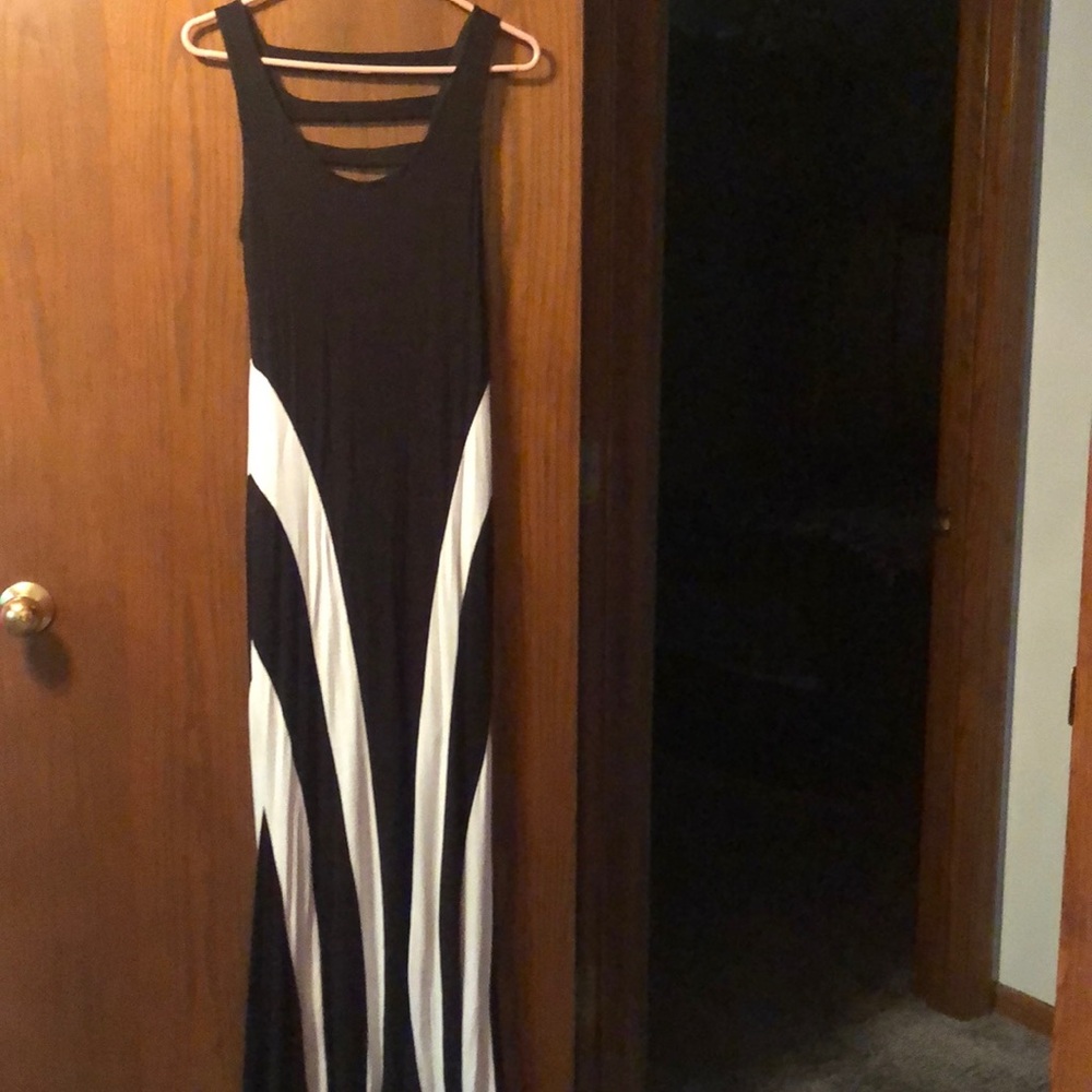VENUS Black and White Sheath Maxi Dress Sleeveless